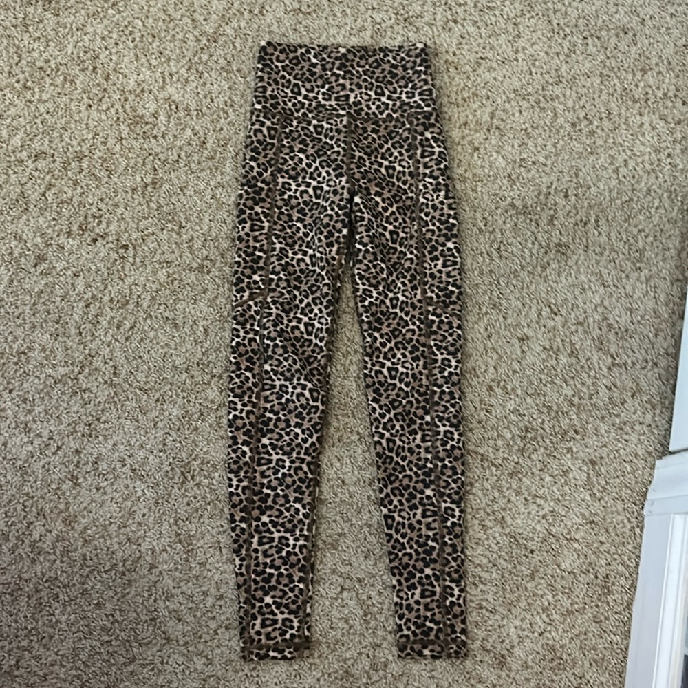 American Eagle high waisted Cheetah print leggings!